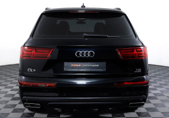 Подержанный автомобиль Audi Q7 2018 года (6 фото)