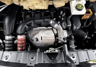 Подержанный автомобиль Peugeot 3008 2012 года (9 фото)