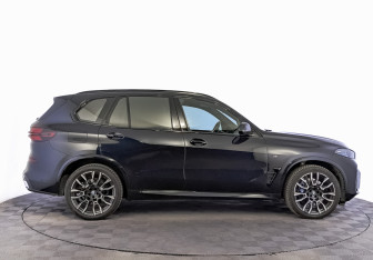 Подержанный автомобиль BMW X5 2025 года (4 фото)