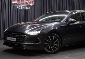 Подержанный автомобиль Hyundai Sonata 2022 года (22 фото)