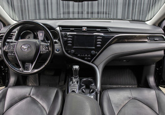 Подержанный автомобиль Toyota Camry Sedan 2018 года (14 фото)