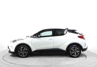 Подержанный автомобиль Toyota C-HR 2021 года (8 фото)