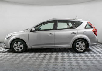 Подержанный автомобиль Kia Ceed Wagon 2012 года (8 фото)