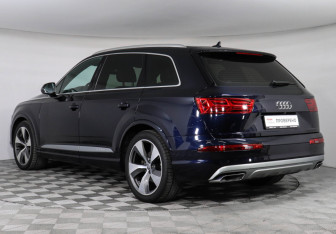 Подержанный автомобиль Audi Q7 2017 года (7 фото)
