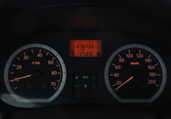 Подержанный автомобиль Renault Logan Sedan 2006 года (7 фото)