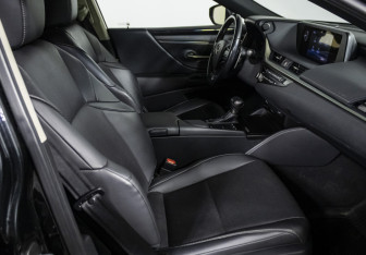 Подержанный автомобиль Lexus ES 2021 года (9 фото)