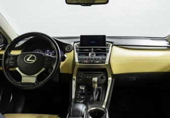 Подержанный автомобиль Lexus NX 2015 года (12 фото)