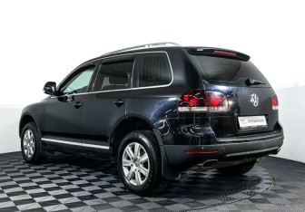 Подержанный автомобиль Volkswagen Touareg 2008 года (7 фото)