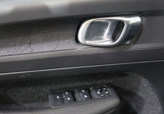 Подержанный автомобиль Volvo XC40 2019 года (10 фото)