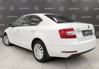 Подержанный автомобиль Skoda Octavia Liftback 2017 года (7 фото)