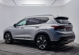 Подержанный автомобиль Hyundai Santa Fe 2023 года (3 фото)