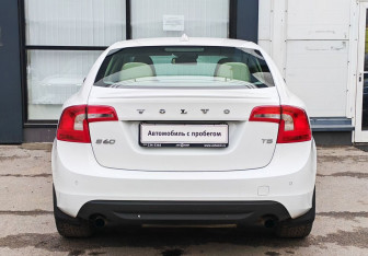 Подержанный автомобиль Volvo S60 2011 года (5 фото)