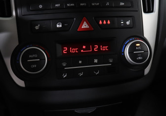 Подержанный автомобиль Kia Ceed Hatchback 2010 года (22 фото)