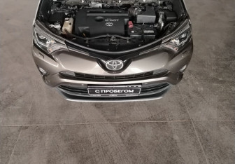 Подержанный автомобиль Toyota RAV4 2017 года (9 фото)