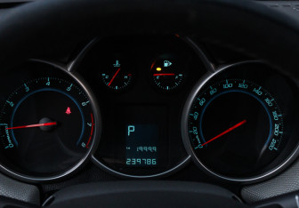 Подержанный автомобиль Chevrolet Cruze Sedan 2010 года (18 фото)