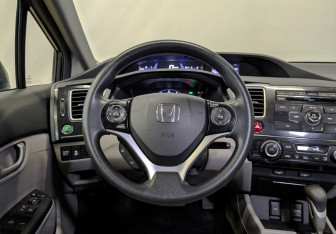 Подержанный автомобиль Honda Civic Sedan 2013 года (21 фото)