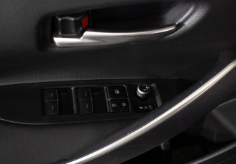 Подержанный автомобиль Toyota Corolla Sedan 2019 года (25 фото)