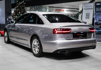 Подержанный автомобиль Audi A6 Sedan 2015 года (6 фото)