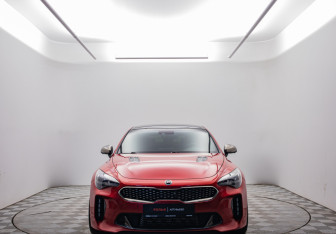 Подержанный автомобиль Kia Stinger 2019 года (2 фото)