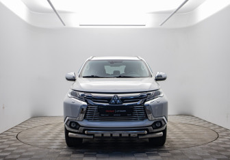 Подержанный автомобиль Mitsubishi Pajero Sport 2016 года (2 фото)
