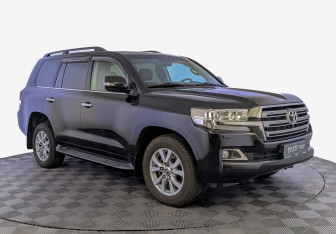 Подержанный автомобиль Toyota Land Cruiser Suv 2016 года (3 фото)