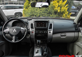 Подержанный автомобиль Mitsubishi Pajero Sport 2010 года (9 фото)