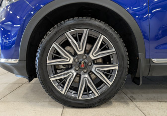 Подержанный автомобиль Hongqi HS5 2024 года (12 фото)