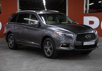 Подержанный автомобиль Infiniti QX60 2017 года (3 фото)