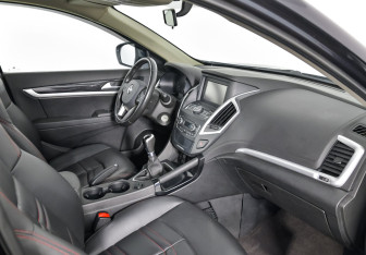 Подержанный автомобиль DongFeng AX7 2017 года (5 фото)