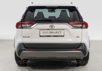 Подержанный автомобиль Toyota RAV4 2021 года (6 фото)