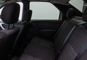 Подержанный автомобиль Renault Logan Sedan 2011 года (10 фото)