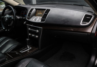 Подержанный автомобиль Nissan Teana 2011 года (7 фото)