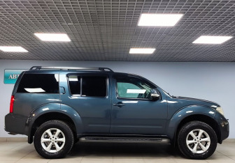 Подержанный автомобиль Nissan Pathfinder 2008 года (4 фото)