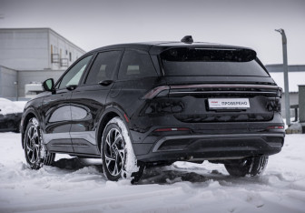 Подержанный автомобиль Lincoln Nautilus 2024 года (10 фото)