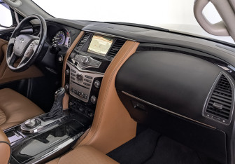 Подержанный автомобиль Infiniti QX80 2019 года (13 фото)