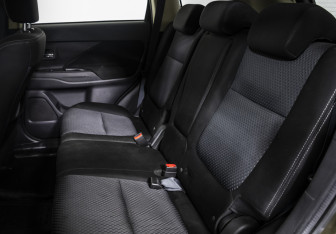 Подержанный автомобиль Mitsubishi Outlander 2017 года (11 фото)