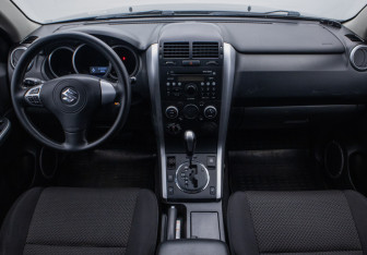 Подержанный автомобиль Suzuki Grand Vitara 2008 года (13 фото)