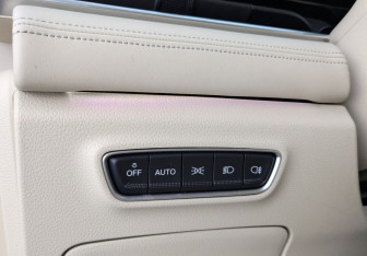 Подержанный автомобиль Voyah Dream 2023 года (28 фото)