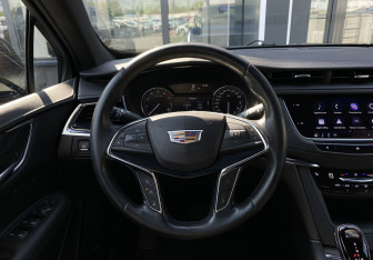 Подержанный автомобиль Cadillac XT5 2021 года (15 фото)