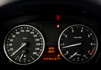 Подержанный автомобиль BMW X1 2014 года (13 фото)