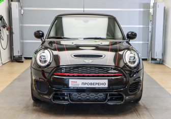 Подержанный автомобиль MINI Hatch 2021 года (2 фото)