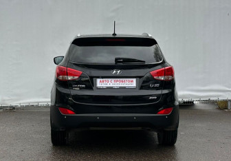 Подержанный автомобиль Hyundai ix35 2011 года (6 фото)