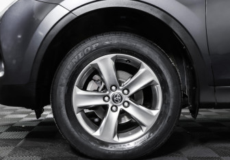 Подержанный автомобиль Toyota RAV4 2015 года (24 фото)