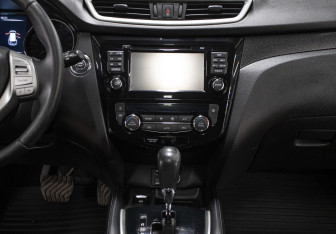 Подержанный автомобиль Nissan X-Trail 2016 года (15 фото)
