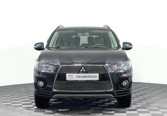 Подержанный автомобиль Mitsubishi Outlander 2011 года (2 фото)
