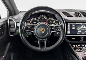 Подержанный автомобиль Porsche Cayenne 2019 года (22 фото)