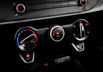 Подержанный автомобиль Kia Rio Hatchback 2021 года (25 фото)