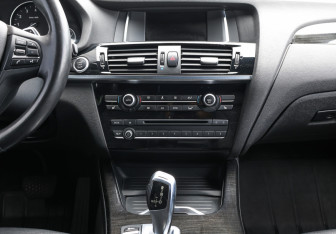 Подержанный автомобиль BMW X4 2016 года (16 фото)