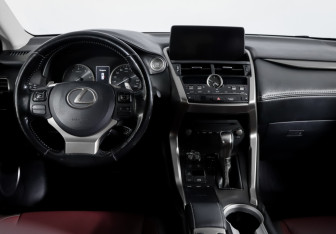 Подержанный автомобиль Lexus NX 2017 года (12 фото)