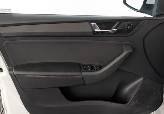 Подержанный автомобиль Skoda Rapid Liftback 2022 года (19 фото)